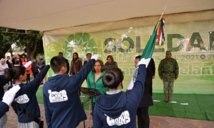 LEONOR NOYOLA ENCABEZA CEREMONIA DE ABANDERAMIENTO A MÁS DE 70 ESCOLTAS DE ESCUELAS