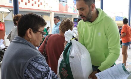 FAMILIAS DE CIUDAD VALLES RECIBEN BECAS ALIMENTARIAS