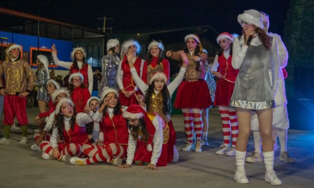 FAMILIAS DISFRUTAN DE FESTIVAL NAVIDEÑO EN LA FENAPO