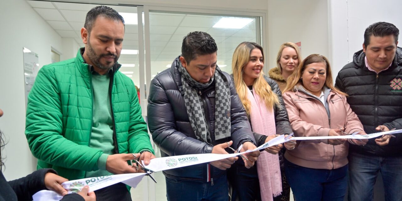 RICARDO GALLARDO ENTREGA UNA NUEVA CLÍNICA ROSA EN LA CAPITAL