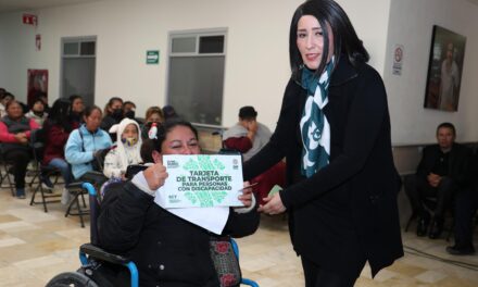 GOBIERNO ENTREGA TARJETAS DE TRANSPORTE GRATUITO A GRUPOS VULNERABLES