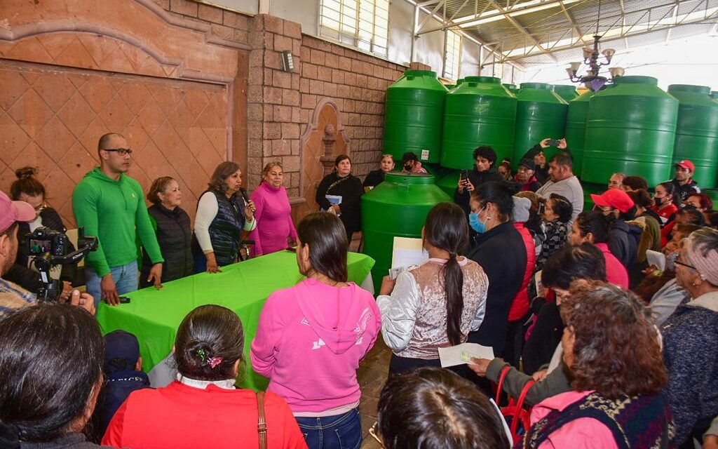 ALCALDESA SOLEDENSE INICIA SEGUNDA ENTREGA DE CISTERNAS PARA ALMACENAMIENTO DE AGUA
