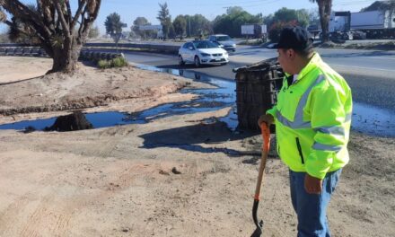 PC MUNICIPAL DE SOLEDAD ATIENDE DERRAME DE ACEITE EN CARR. A MATEHUALA