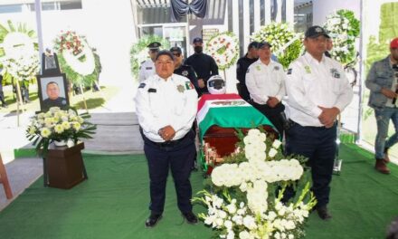 AUTORIDADES MUNICIPALES DE SOLEDAD RINDEN HOMENAJE PÓSTUMO A COMANDANTE CAÍDO