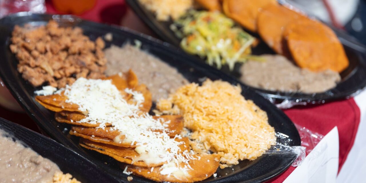 GRAN VARIEDAD DE ENCHILADAS DELEITAN A FAMILIAS LOCALES Y VISITANTES EN LA FENAE