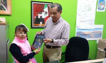 SOLEDAD DE G. S. FOMENTA EL INTERÉS HISTÓRICO EN JÓVENES Y NIÑOS CON DISTRIBUCIÓN DE LIBROS LOCALES